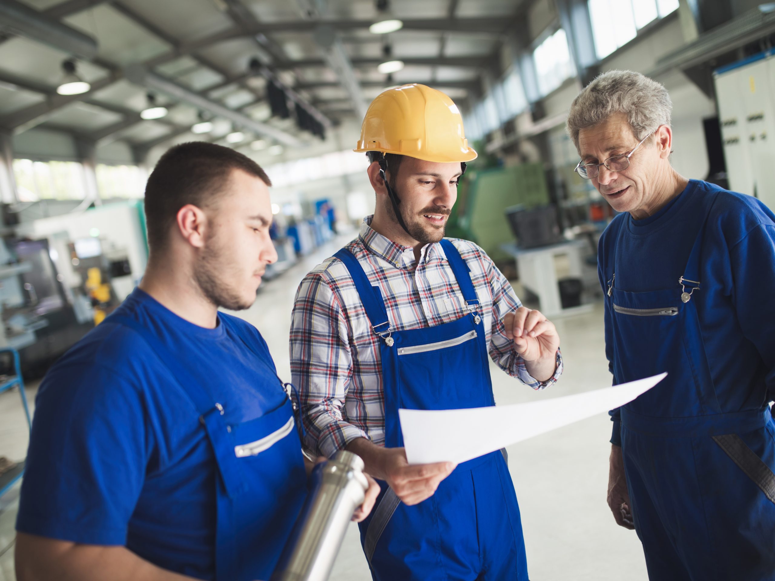 Supplier,With,Engineer,Checking,On,Production,In,Factory Supplier with engineer checking on production in factory