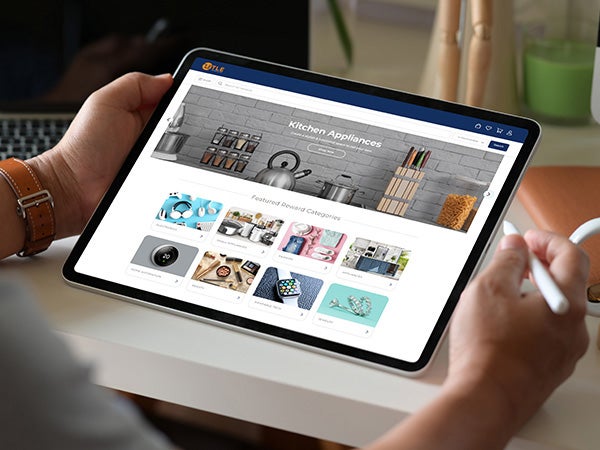 lifestyleipad_rewardplatform_kitchen_optimized lifestyleipad_rewardplatform_kitchen_optimized