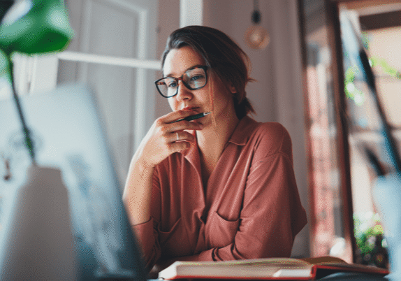 Woman-at-computer-thinking